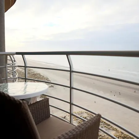Seasight Bc B1403 With Beautiful Sea Views